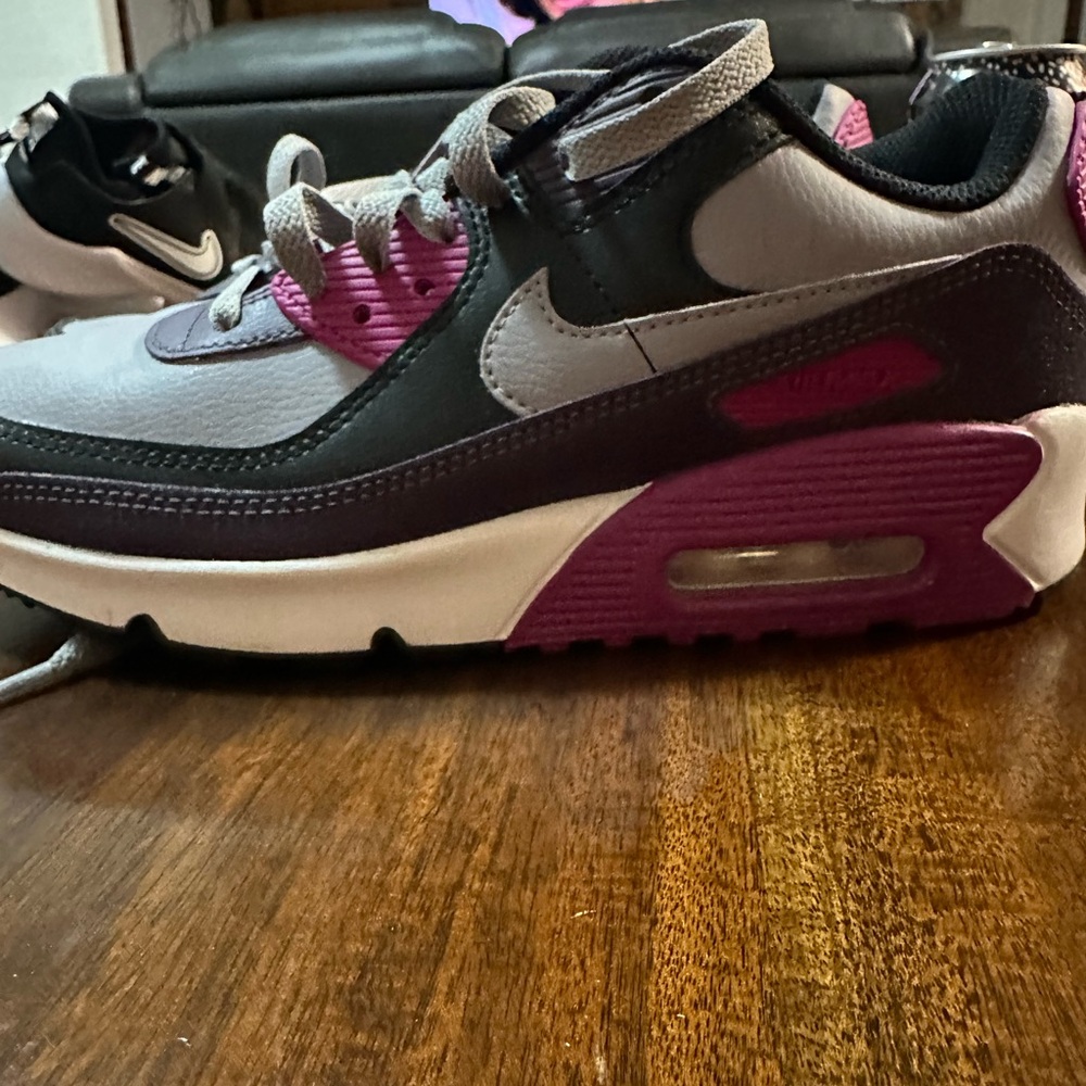 Nike air max 90 size 6y new